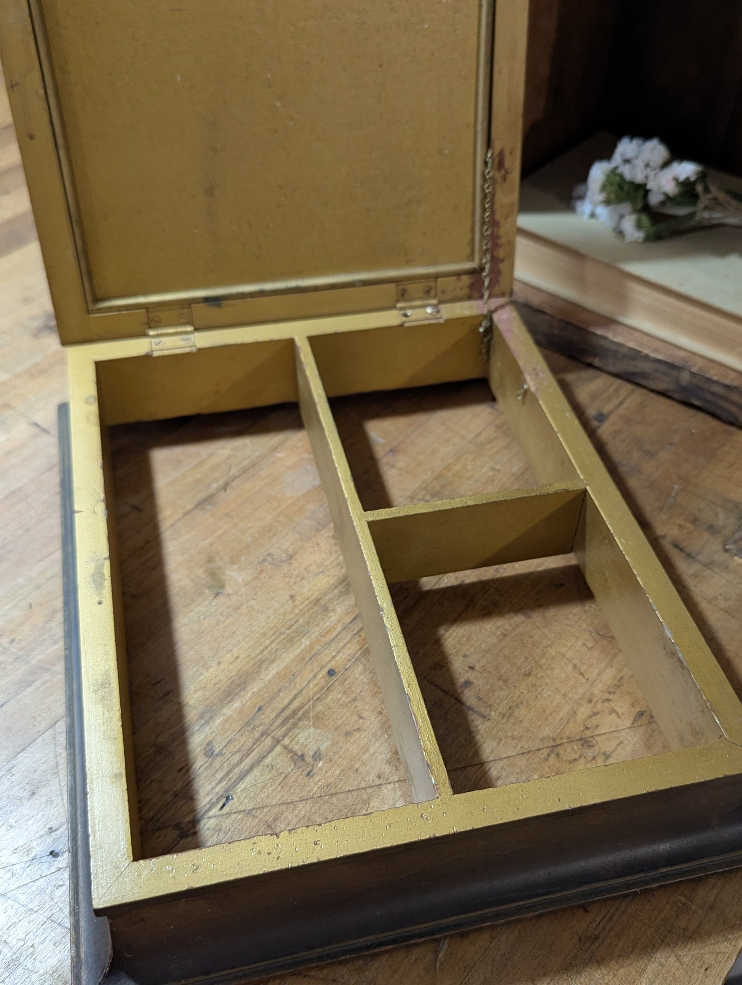 Floral hinged box