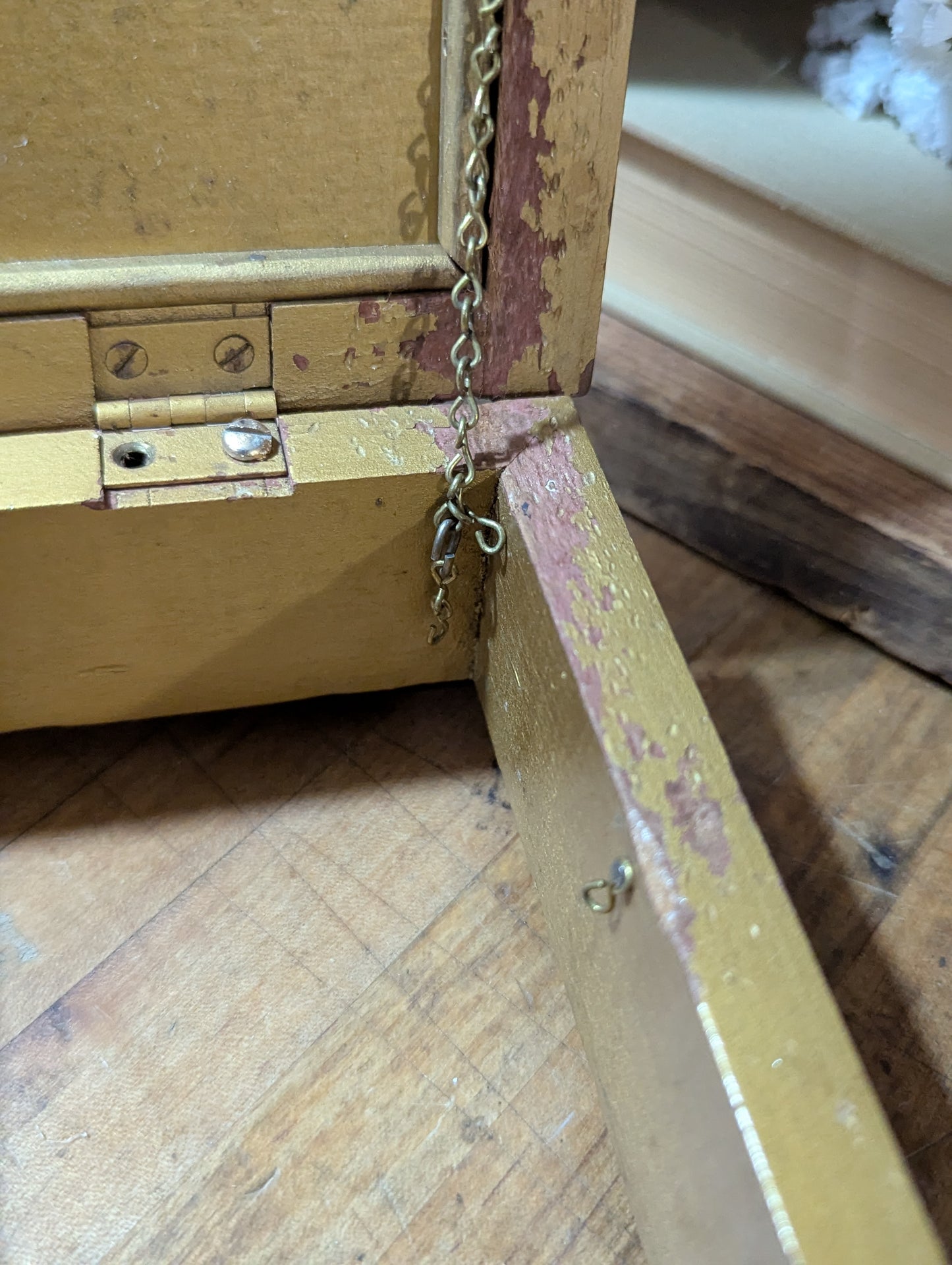 Floral hinged box