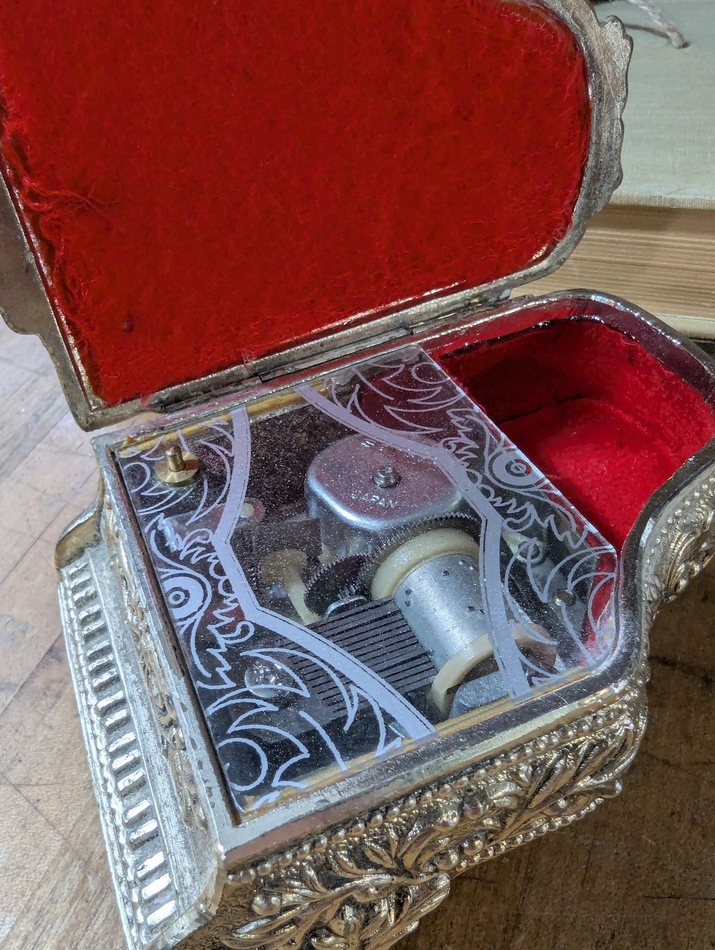 Music box cherub piano jewelry casket