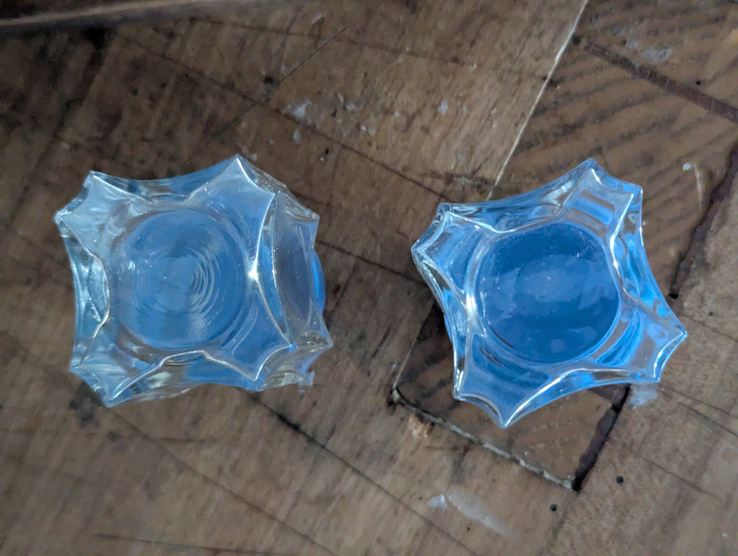 Glass and plastic periwinkle shaker set
