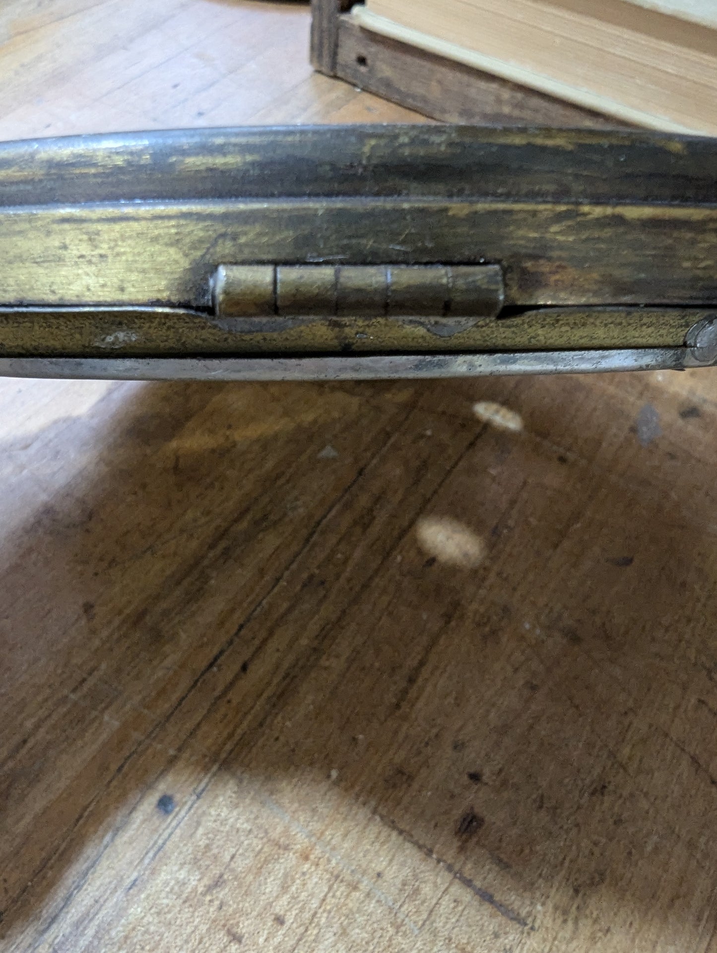 Metal clock face with glass bezel