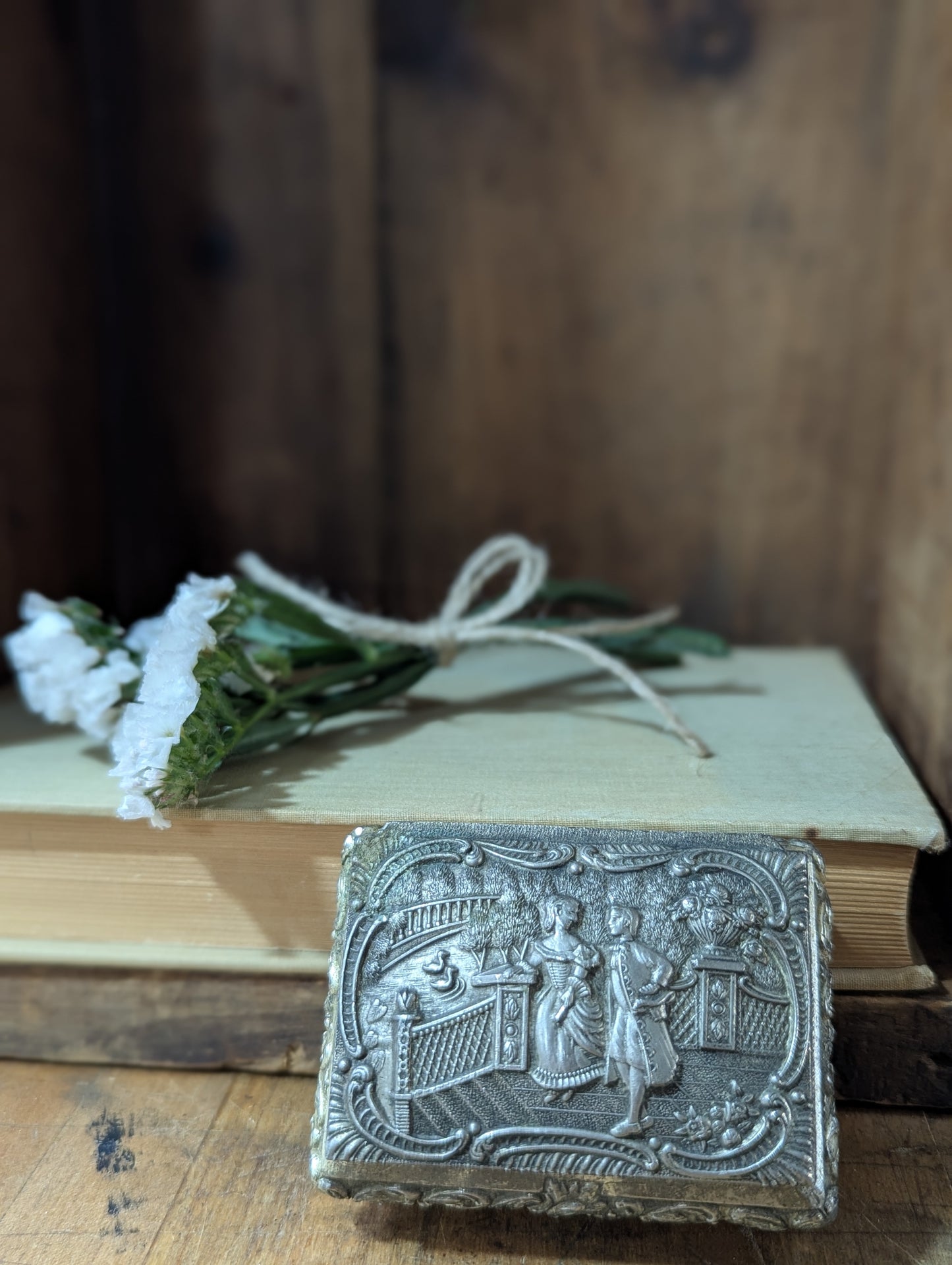 Victorian scene Japan jewelry casket