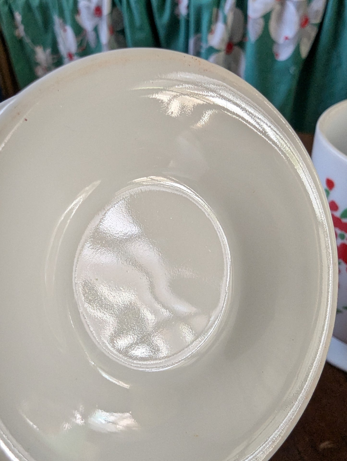 Set of two pedestal mugs