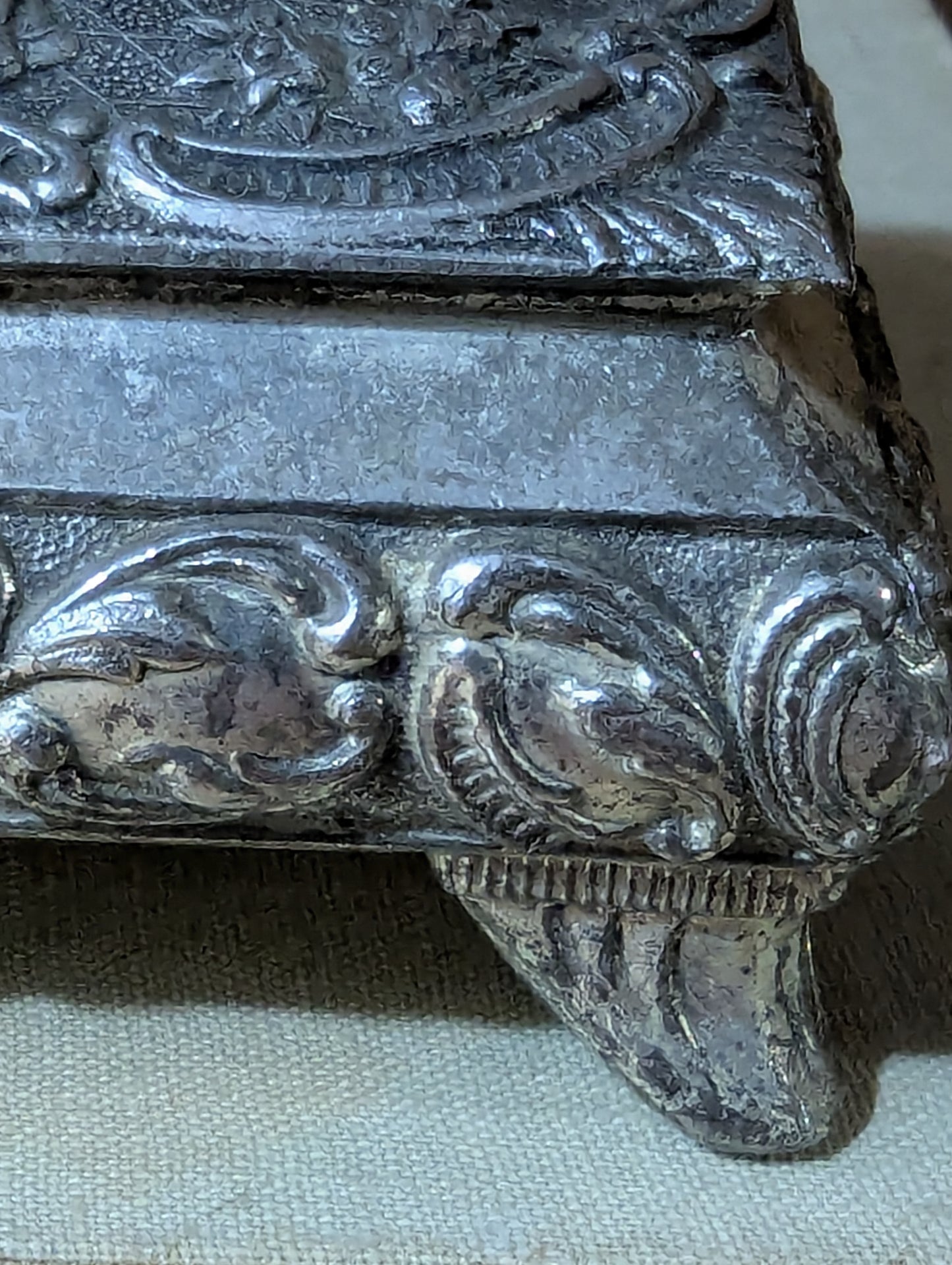 Victorian scene Japan jewelry casket