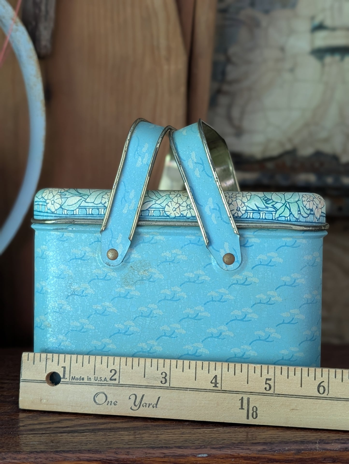 Tin box/lunchbox