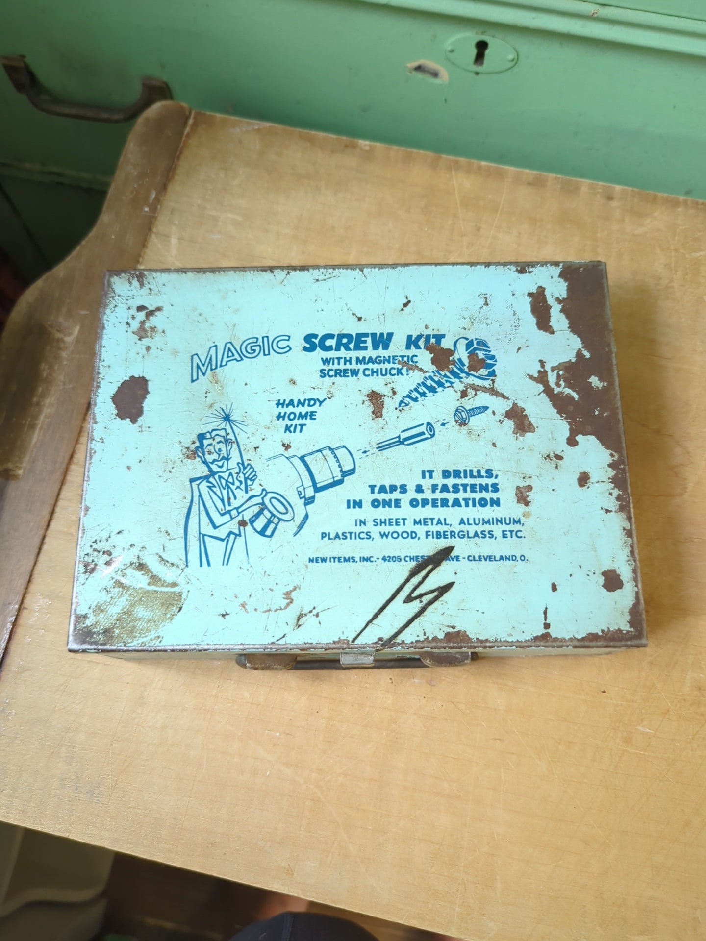 Magic Screw Kit metal box