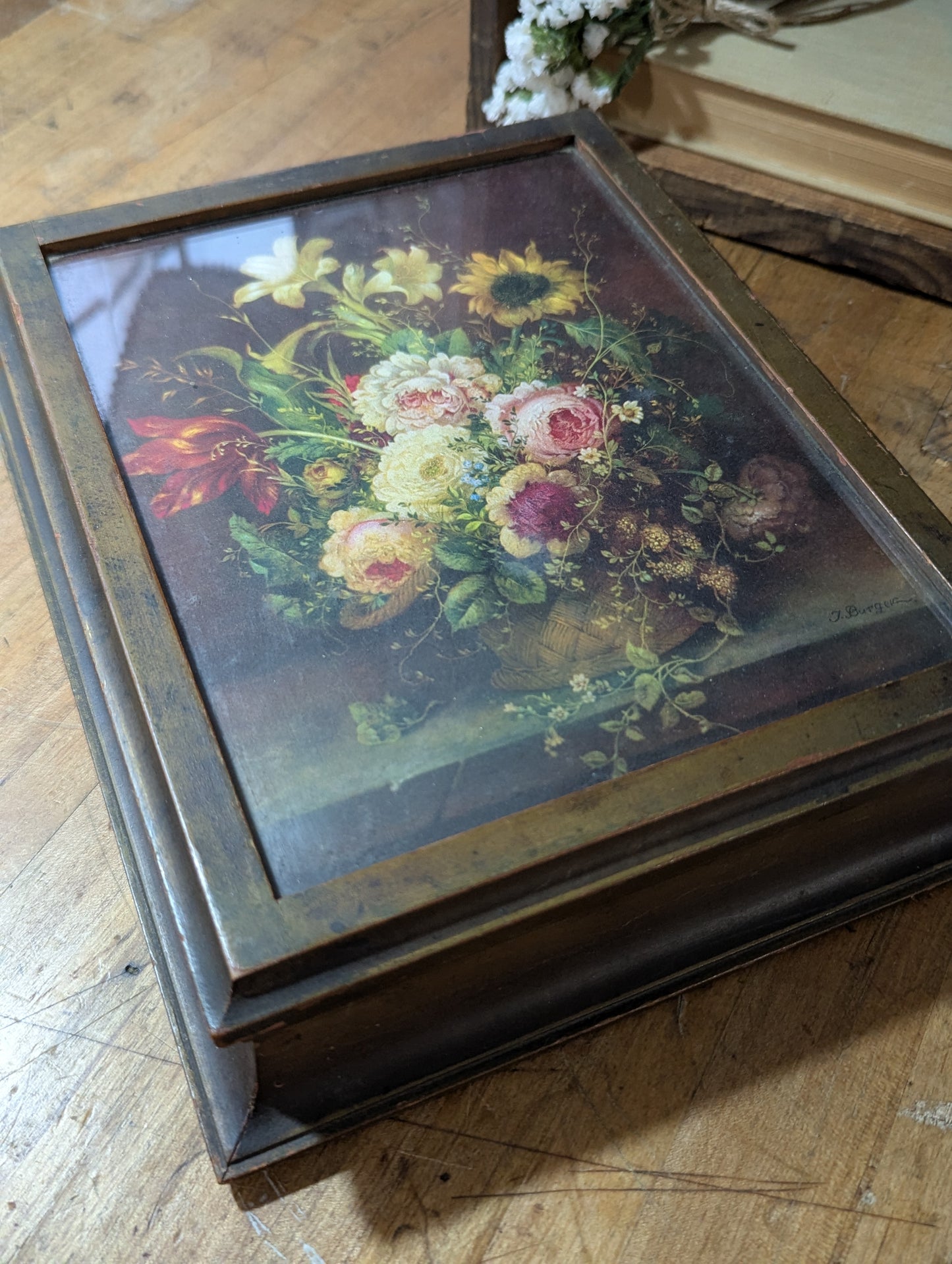 Floral hinged box