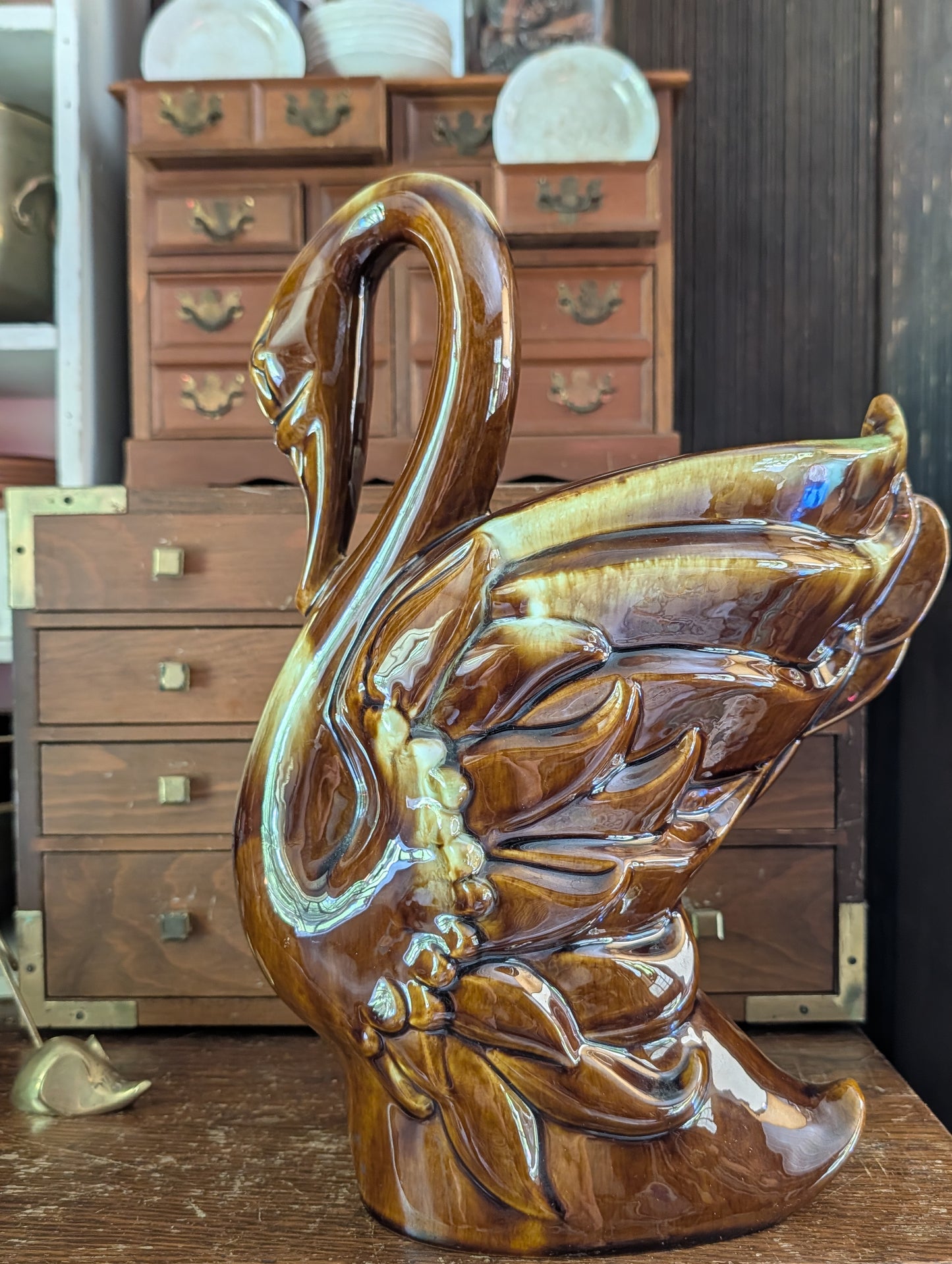 Ceramic swan TV lamp