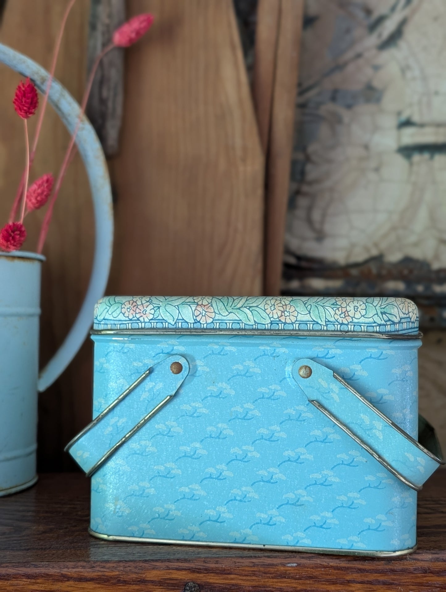 Tin box/lunchbox