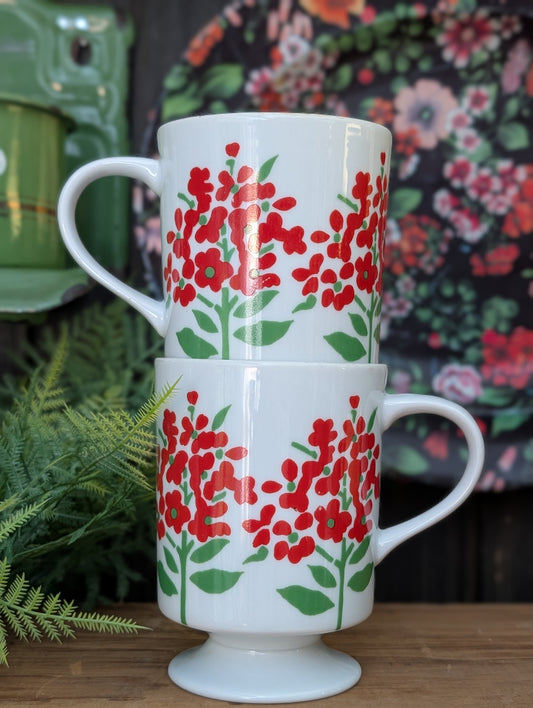 Pedestal mug pair