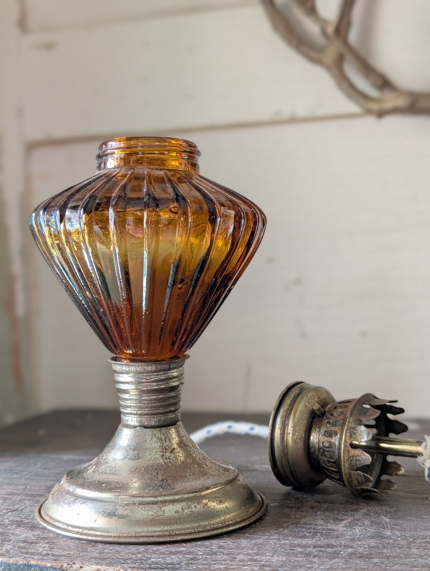 Oil/kerosene lamp