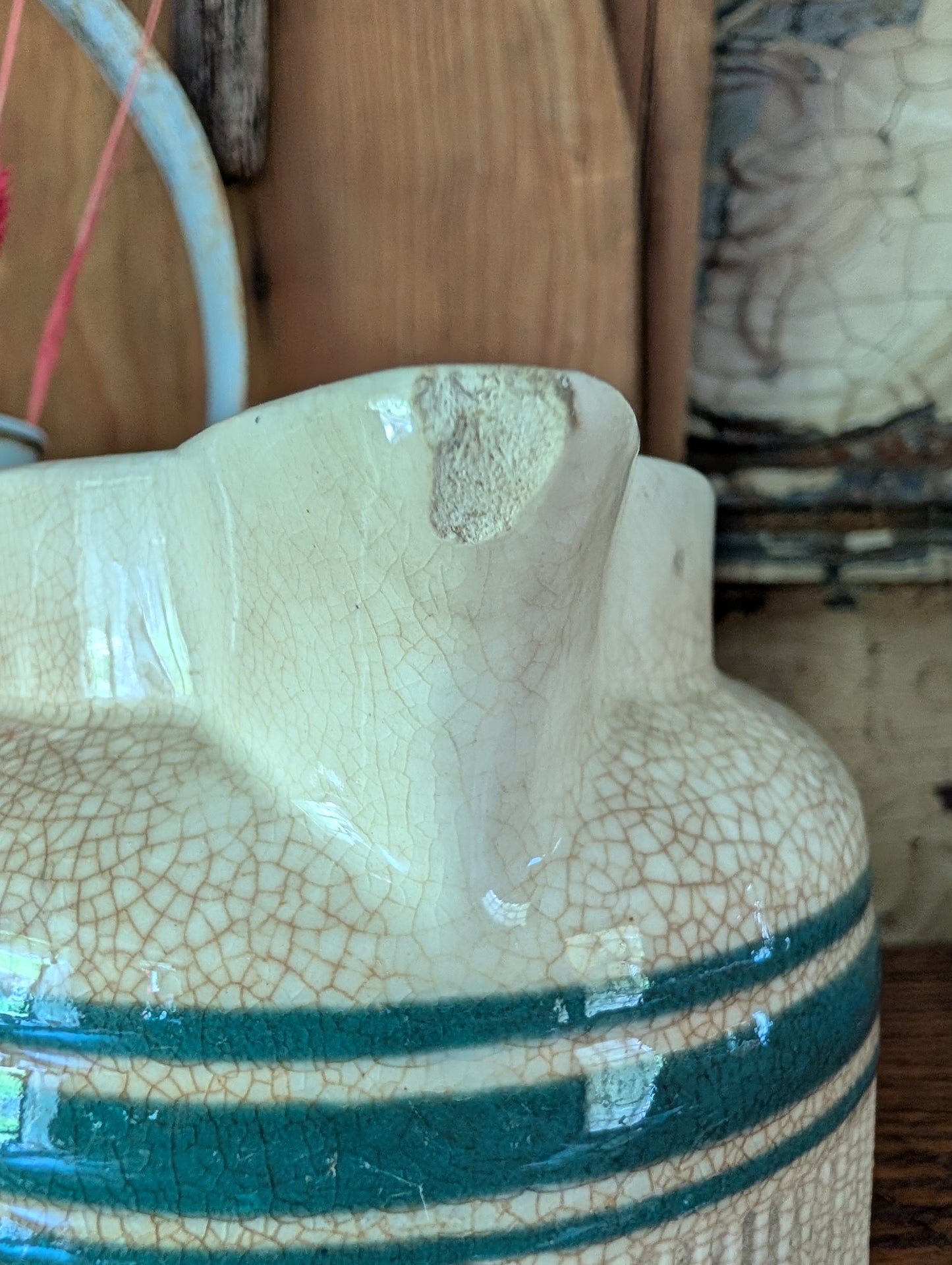 Hull stripe pitcher
