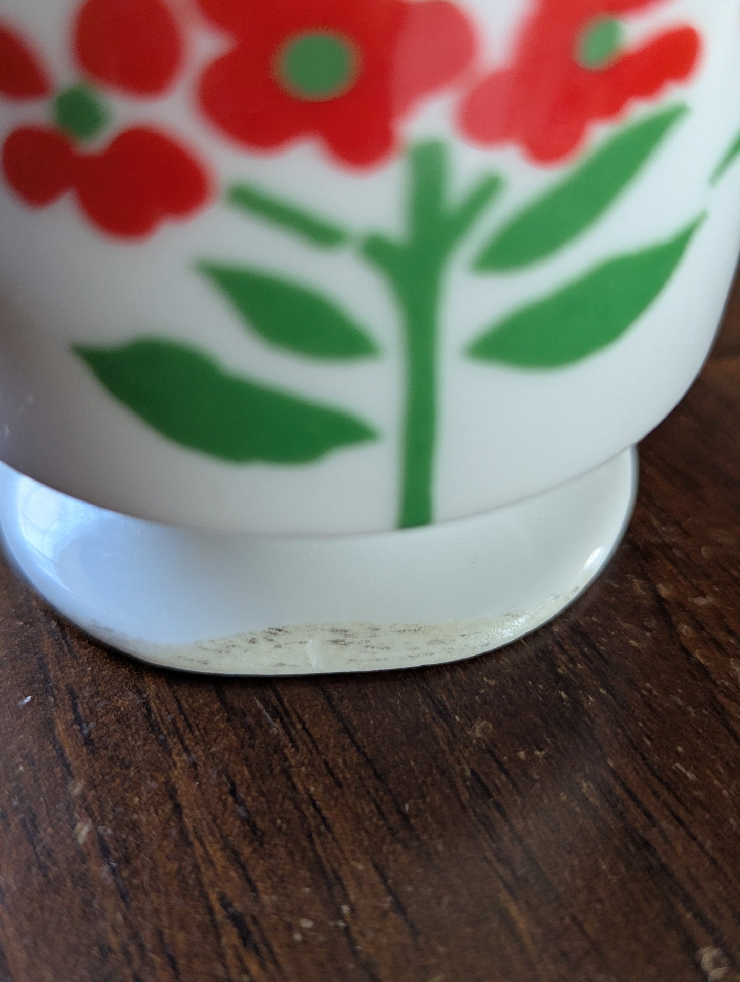 Set of two pedestal mugs