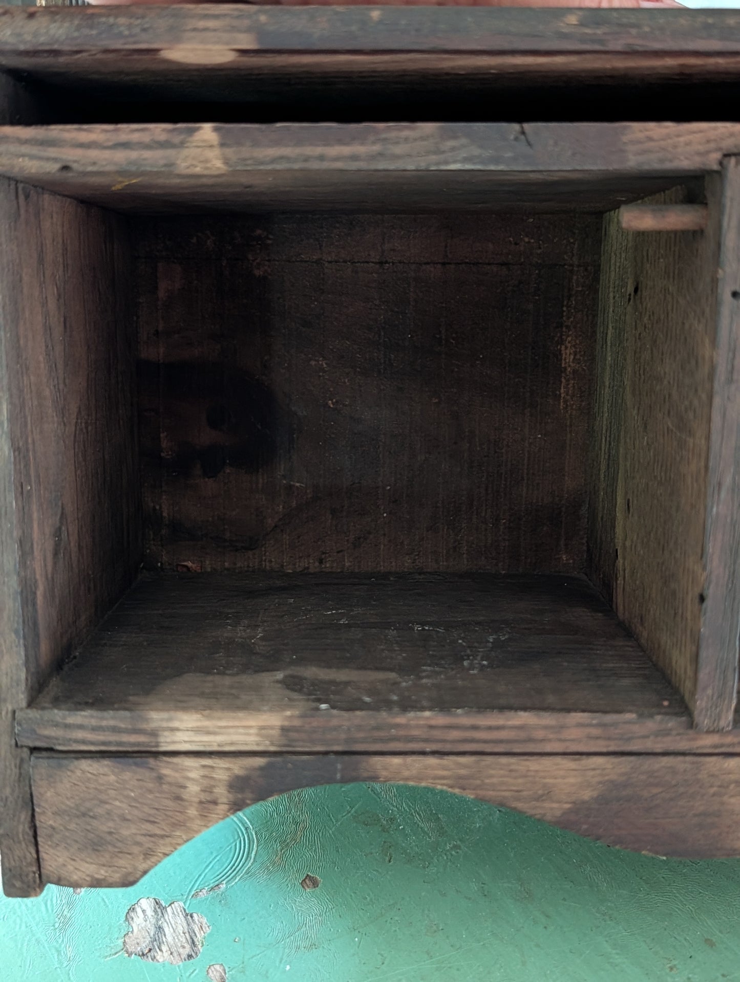 Child's doll hutch/cabinet