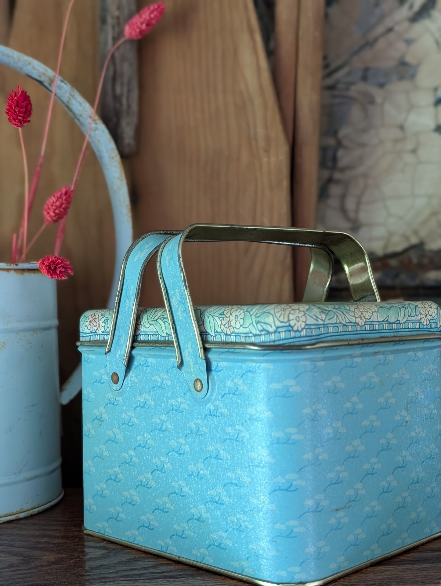 Tin box/lunchbox