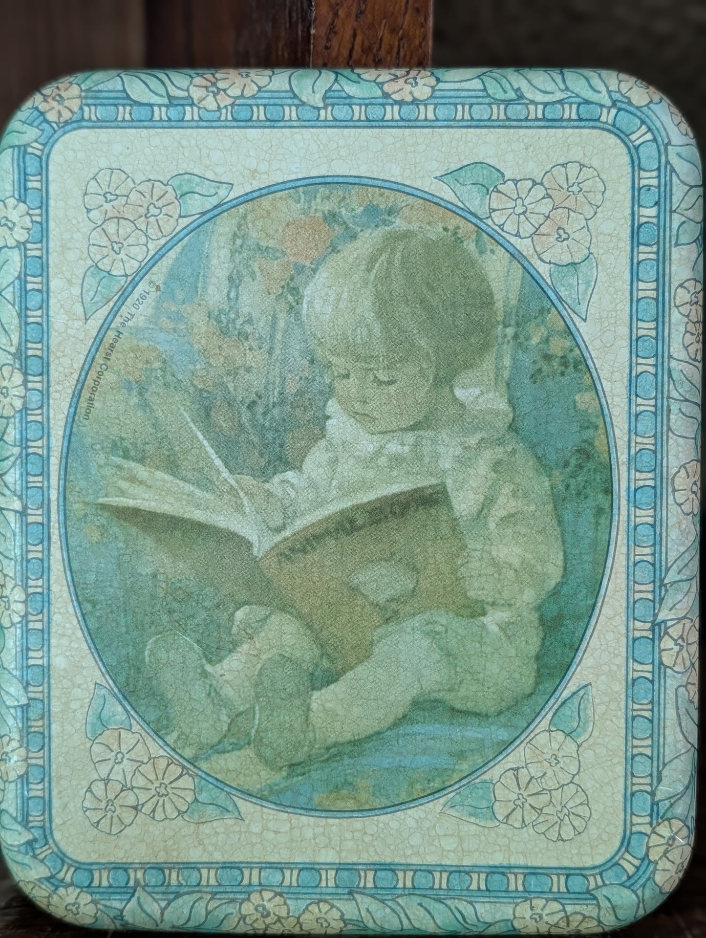 Tin box/lunchbox