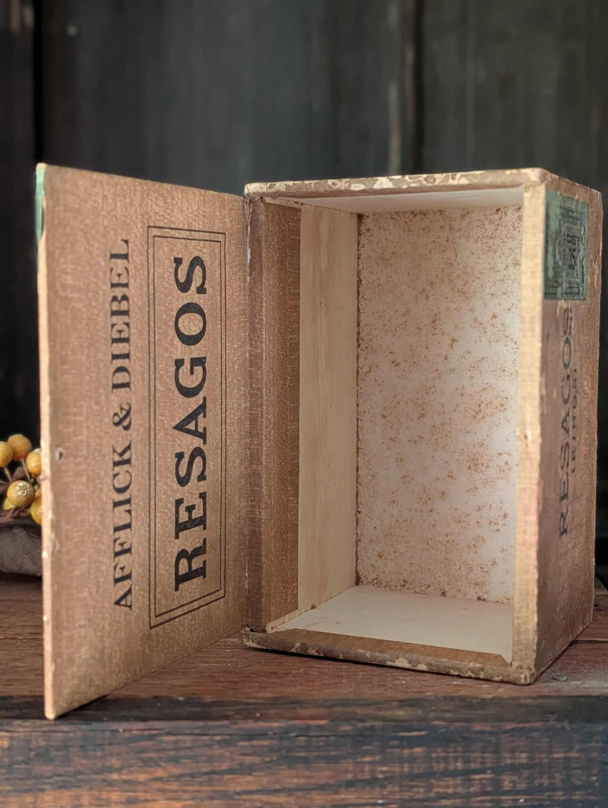 Small cigar box