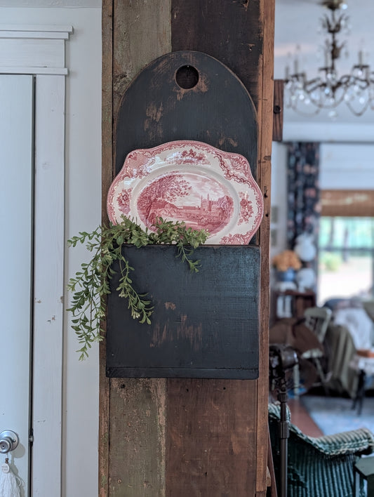 Wall hanging box