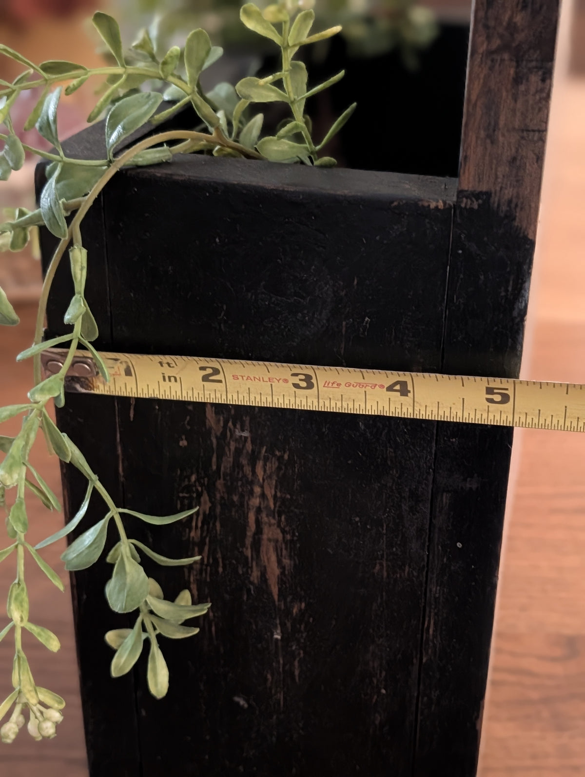 Wall hanging box