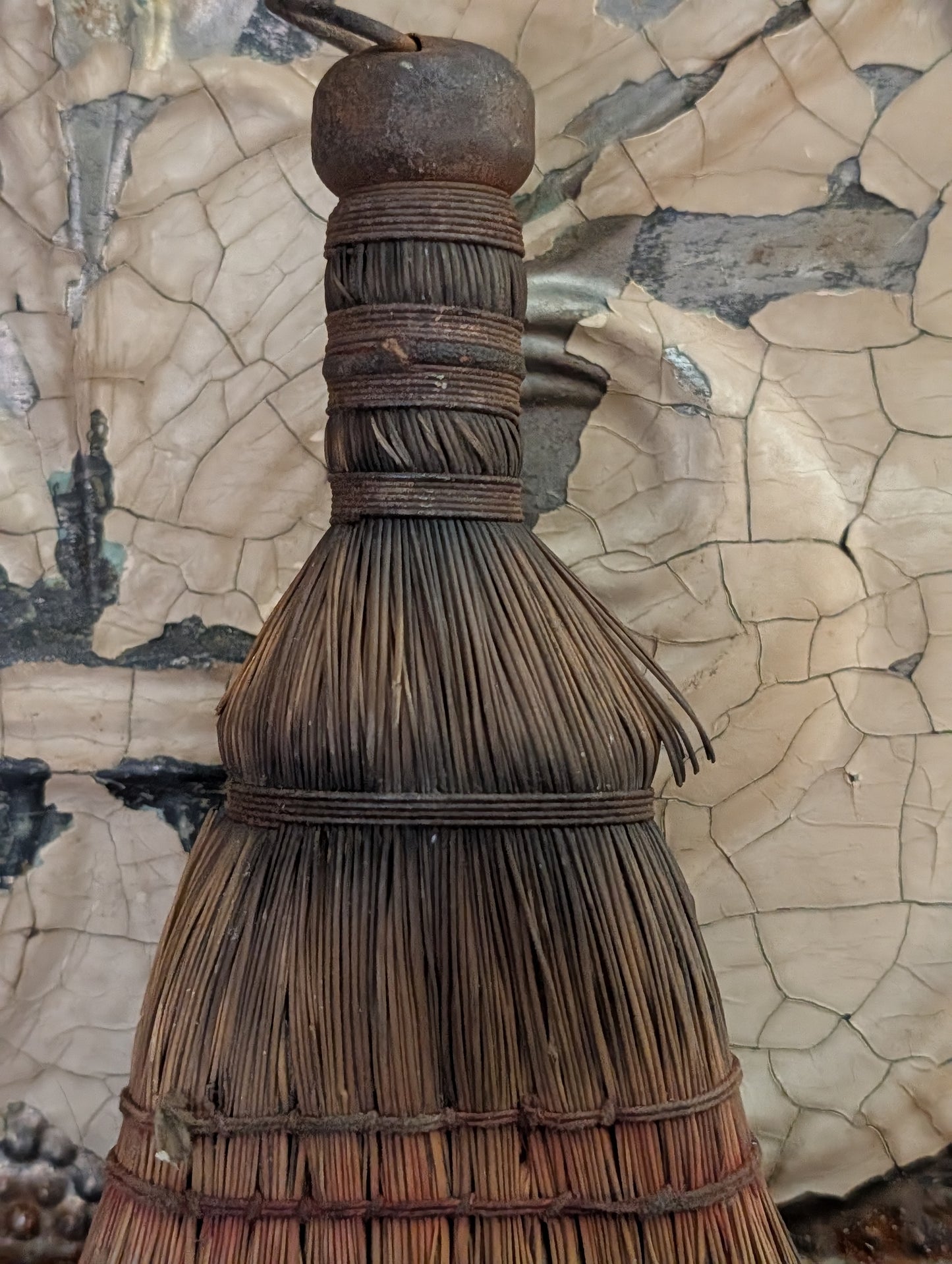 Whisk broom