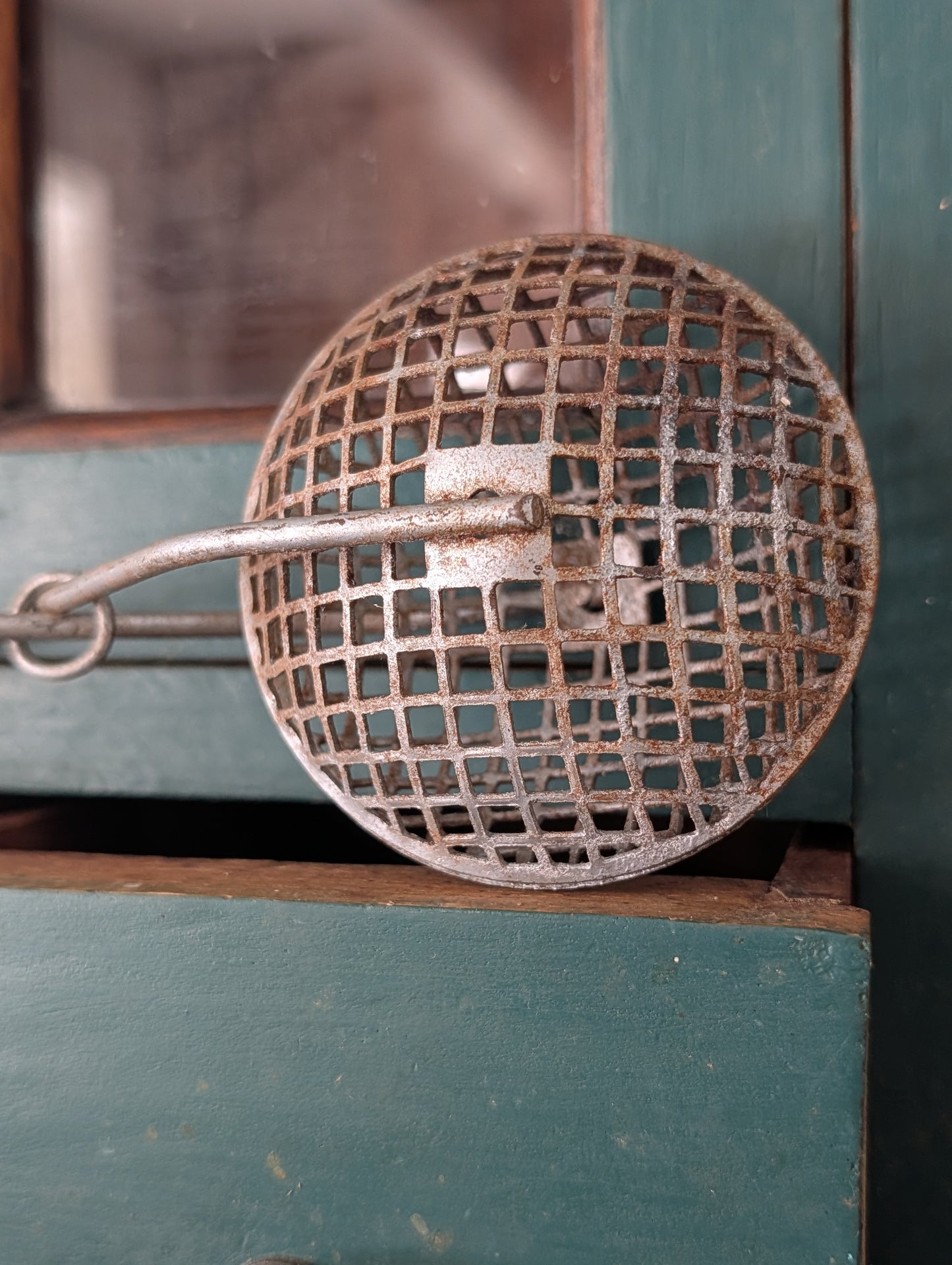 Metal soap saver