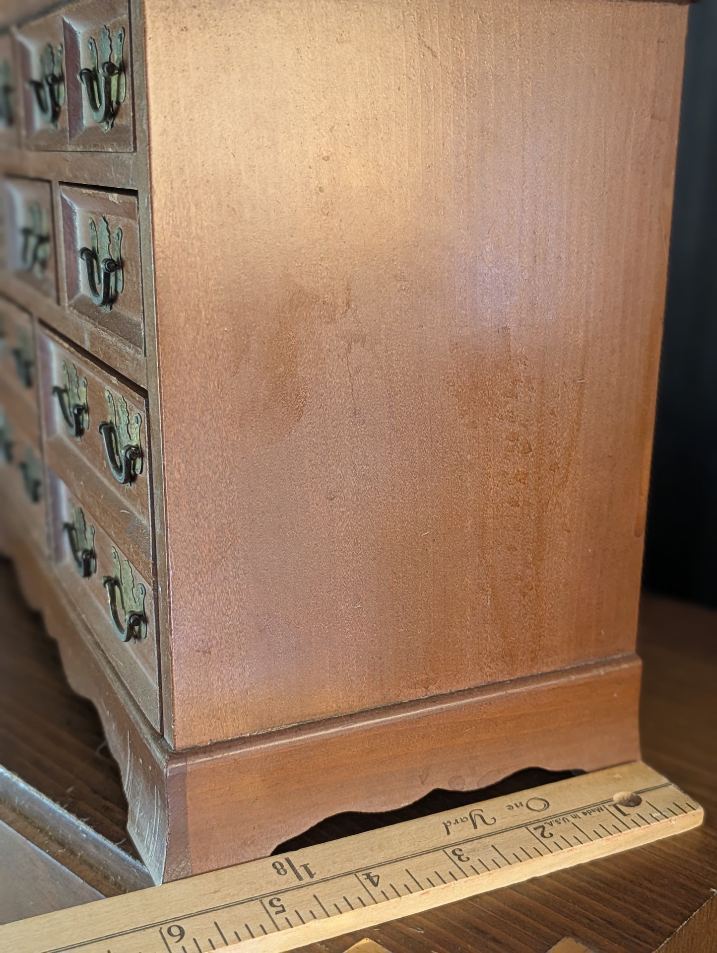 Jewelry chest of drawers