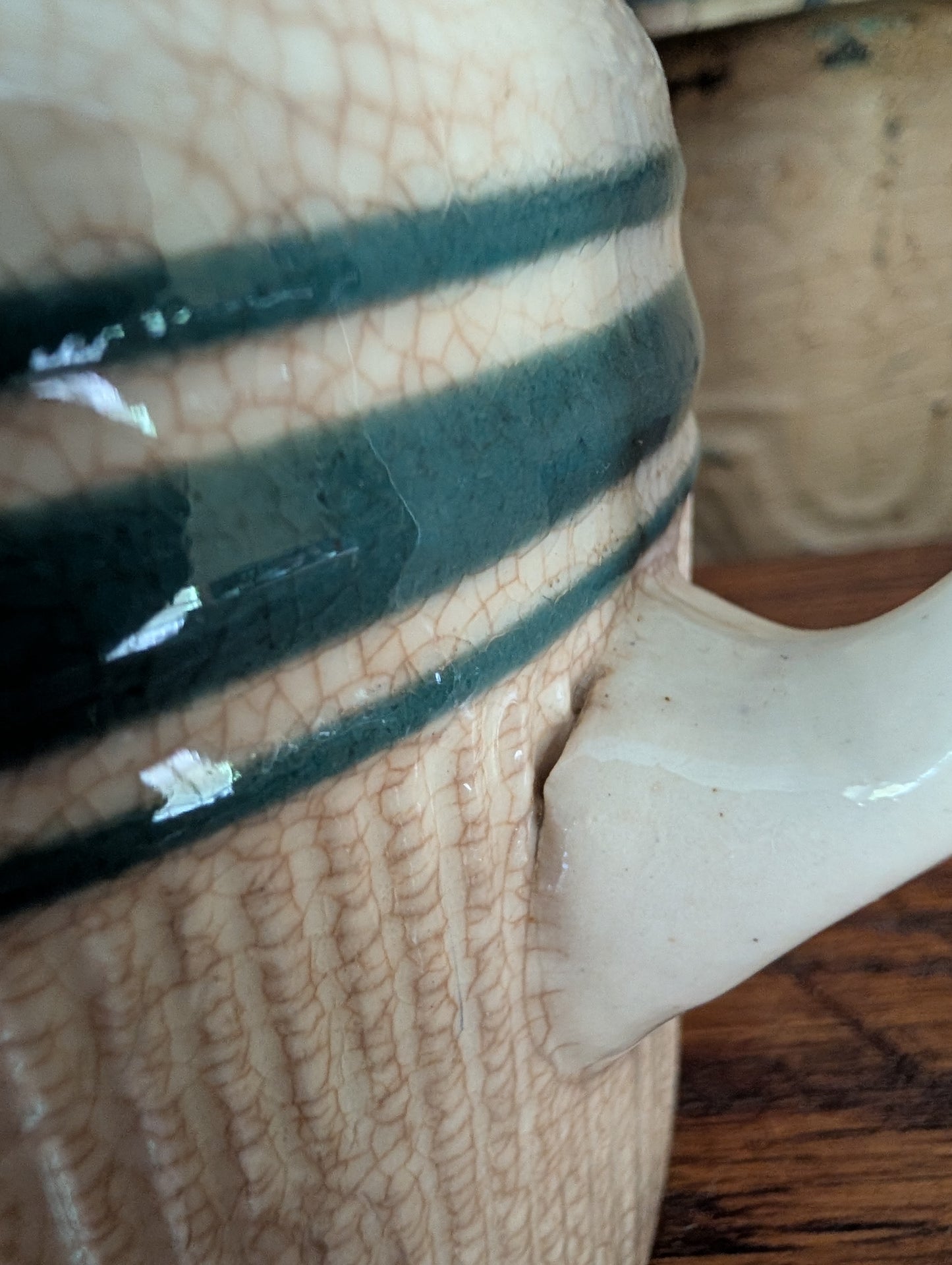 Hull stripe pitcher