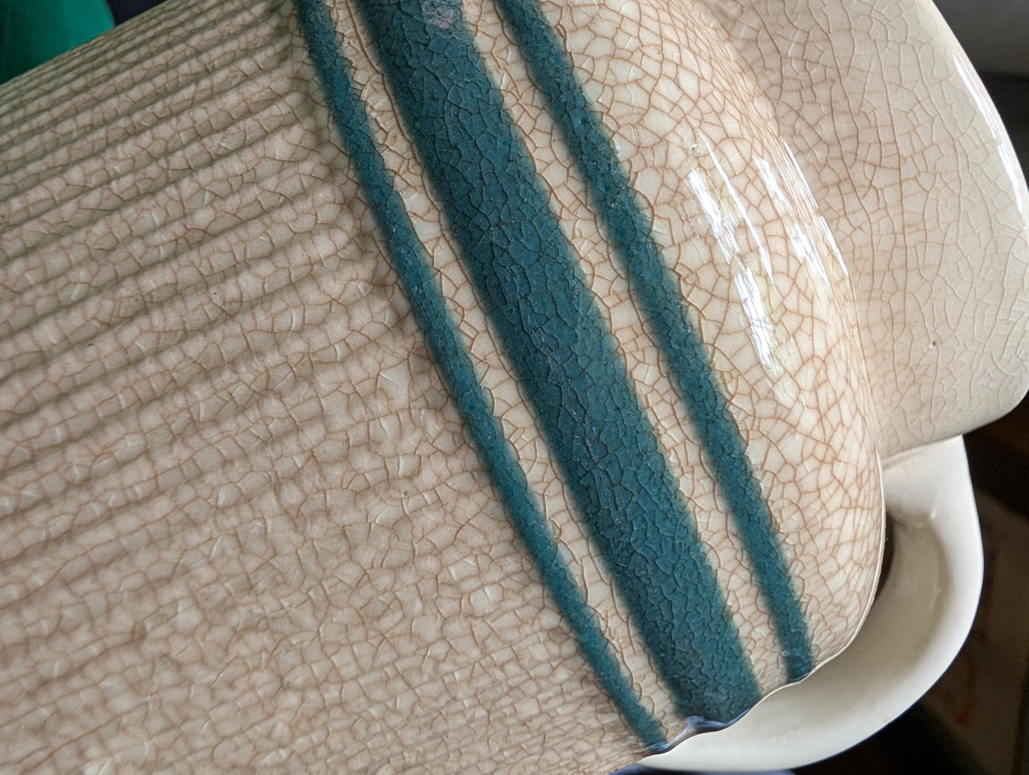 Hull stripe pitcher