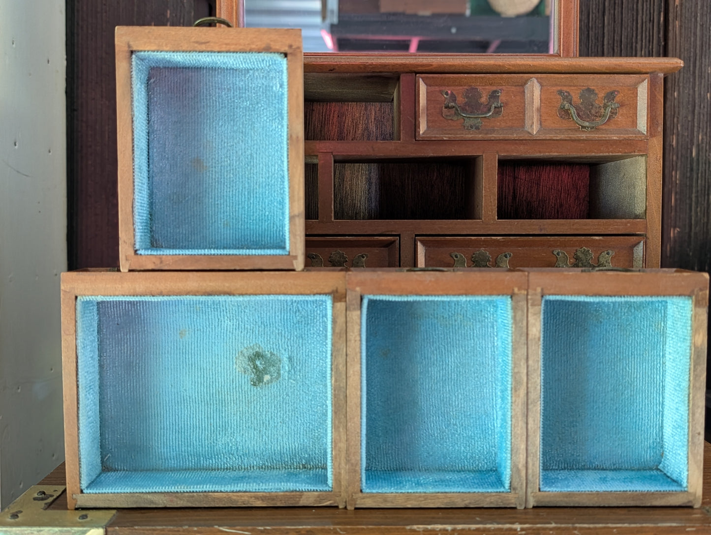 Jewelry chest of drawers
