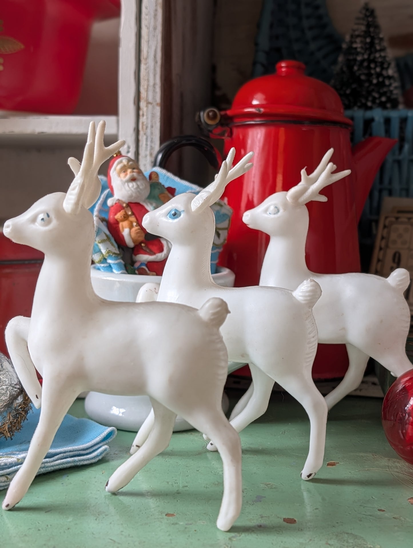 Plastic deer set