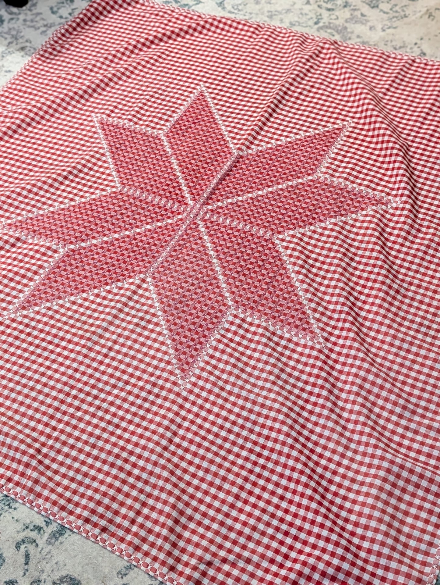 Tablecloth/topper