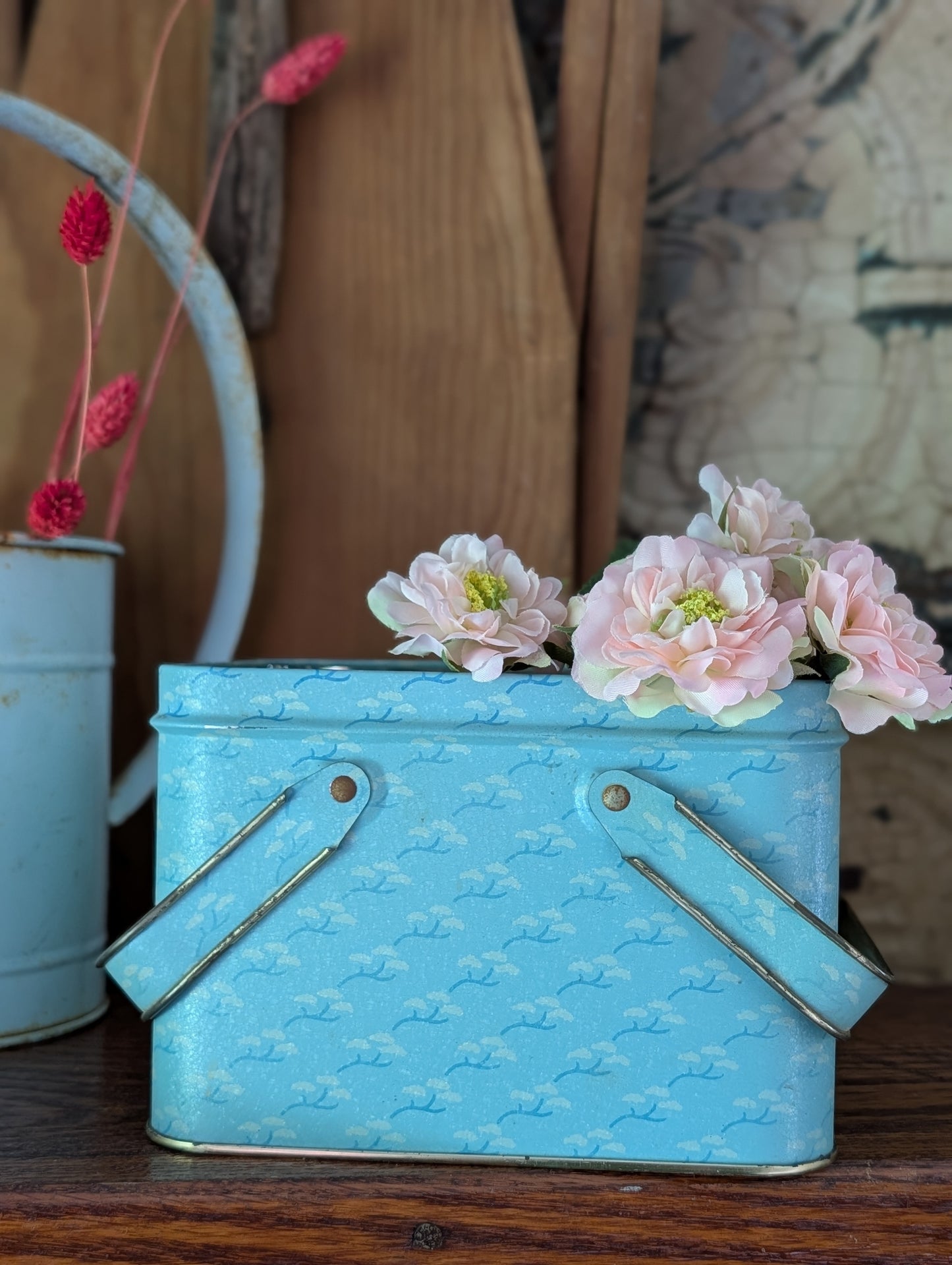 Tin box/lunchbox