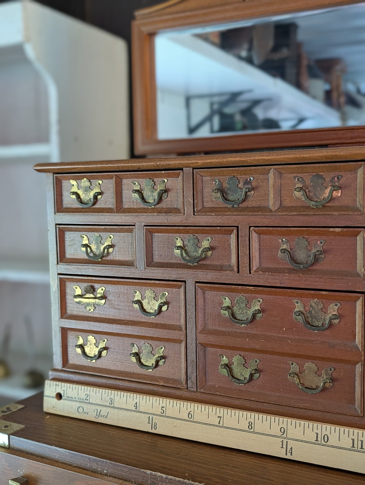 Jewelry chest of drawers