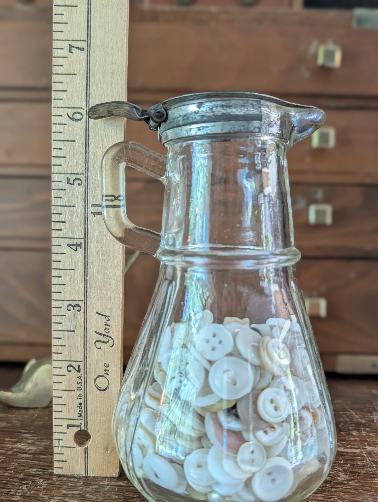 Syrup pitcher with buttons