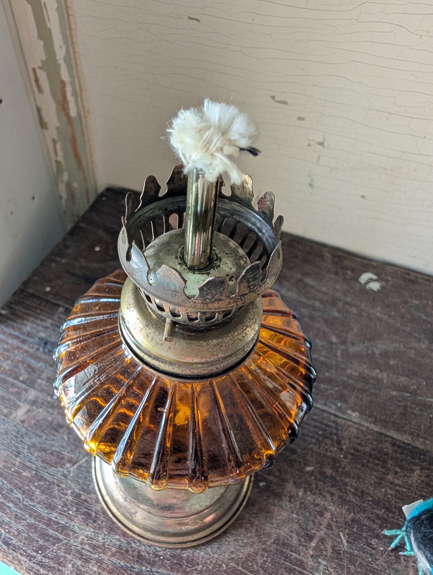 Oil/kerosene lamp