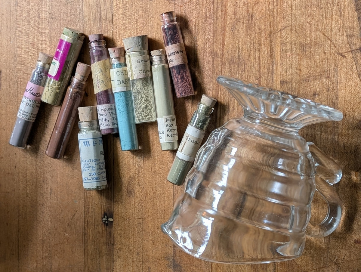 Creamer with pigments