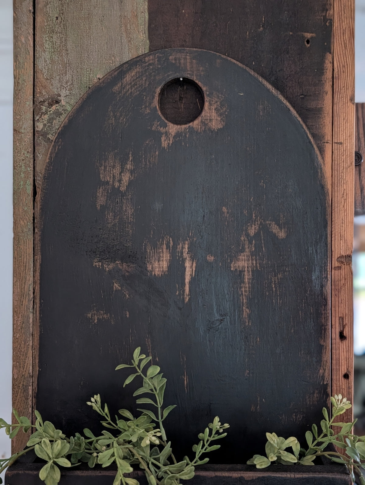 Wall hanging box