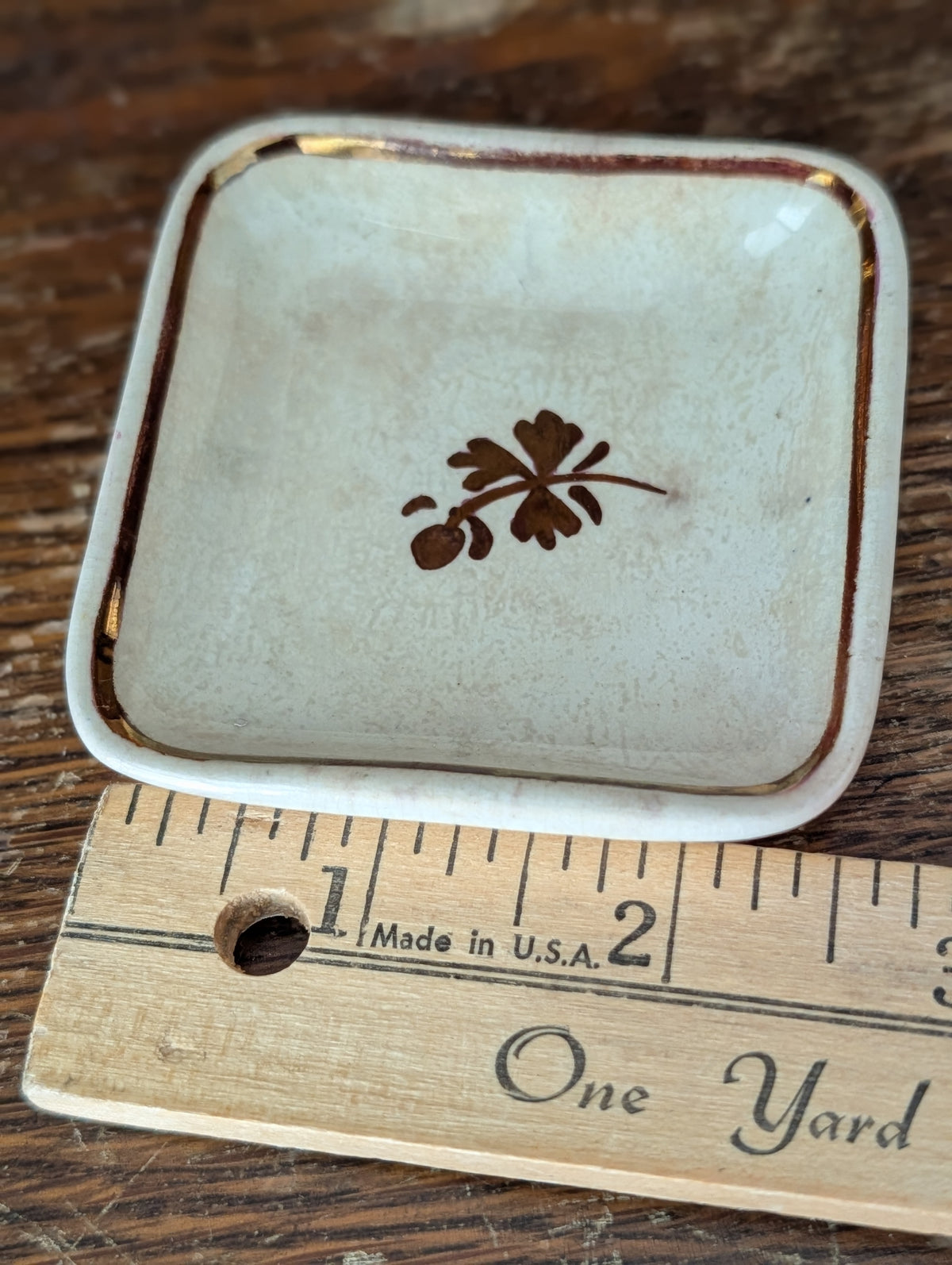 Tea leaf butter pat