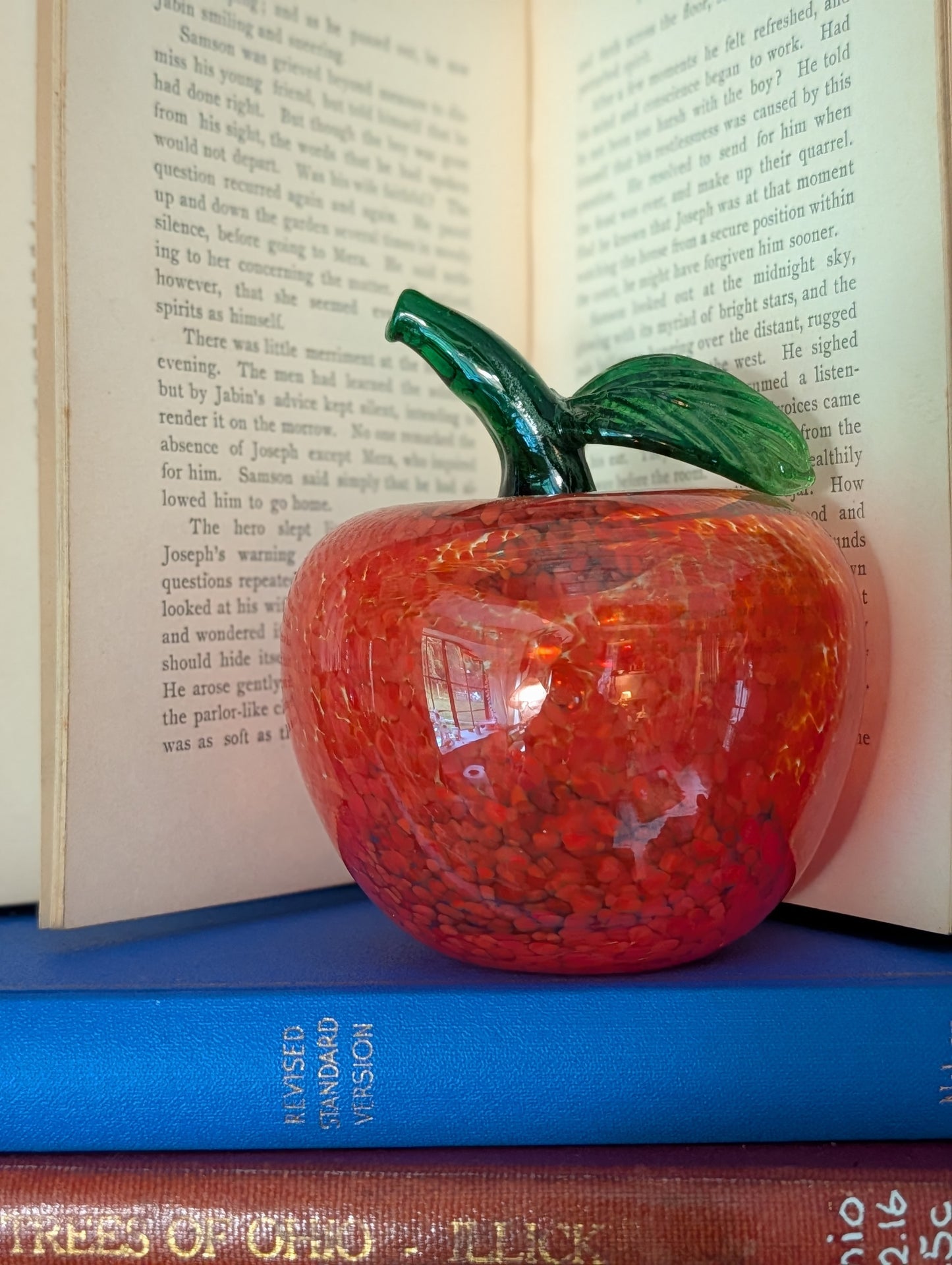 Glass apple