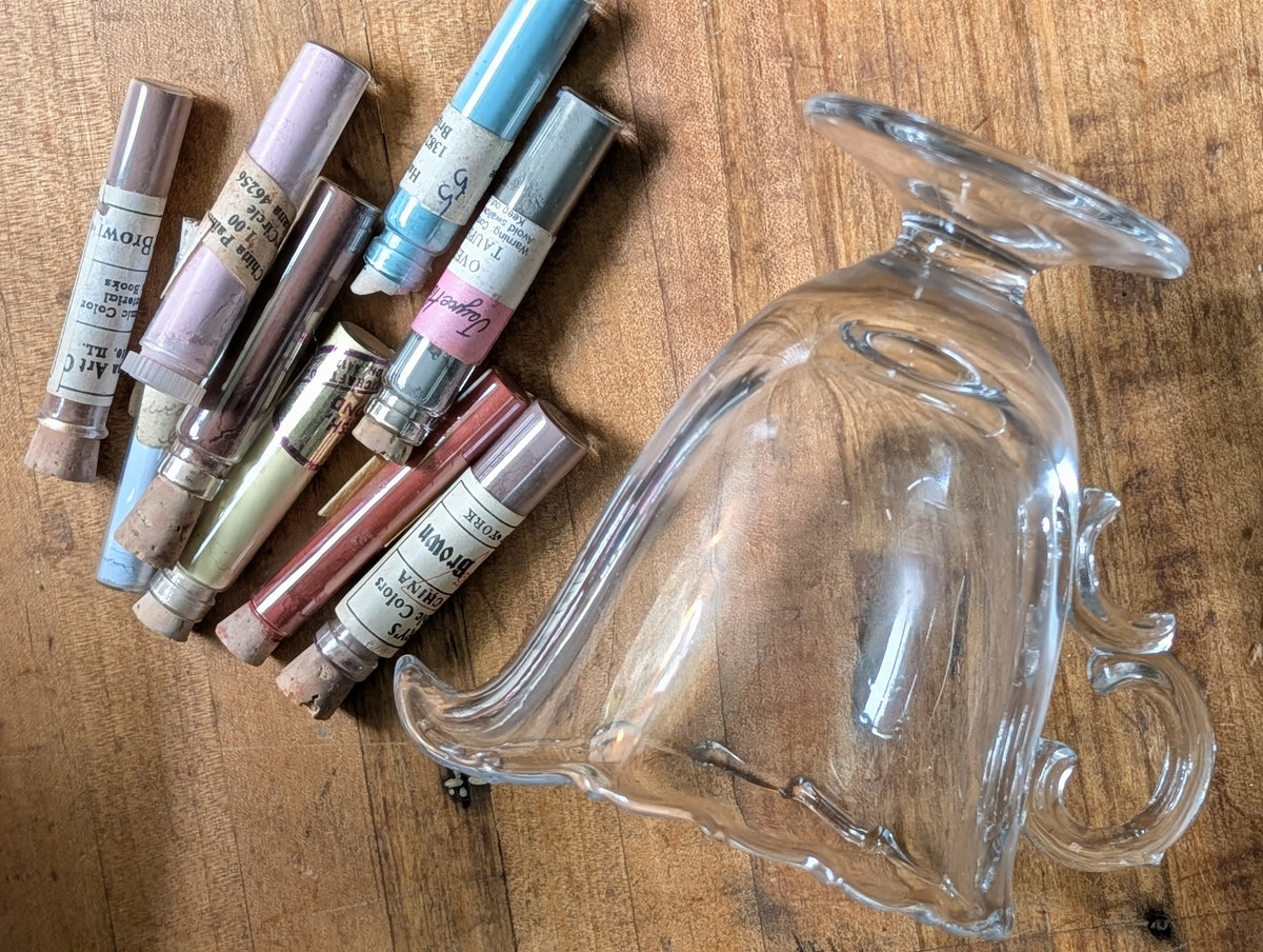 Creamer with pigments