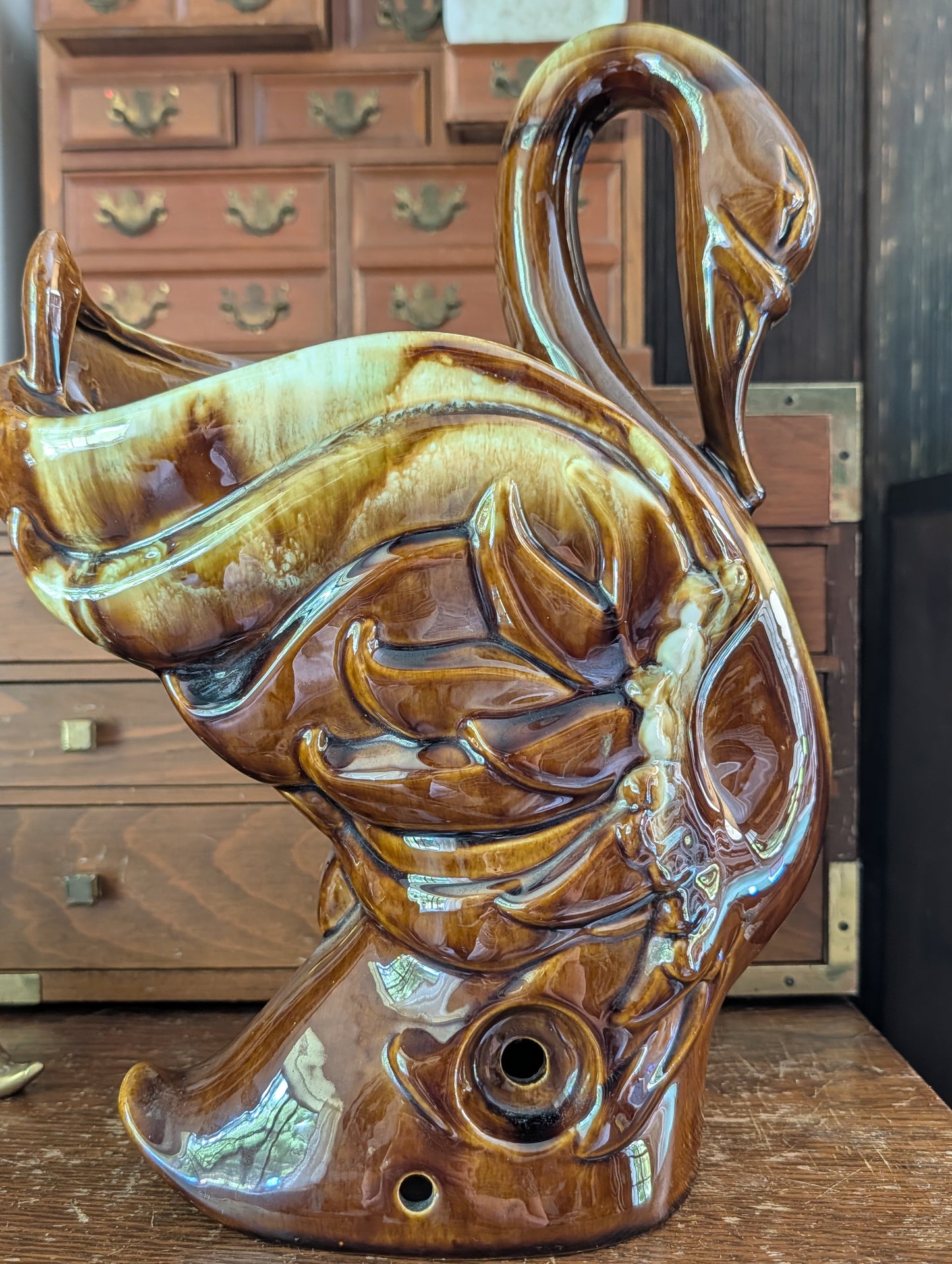 Ceramic swan TV lamp