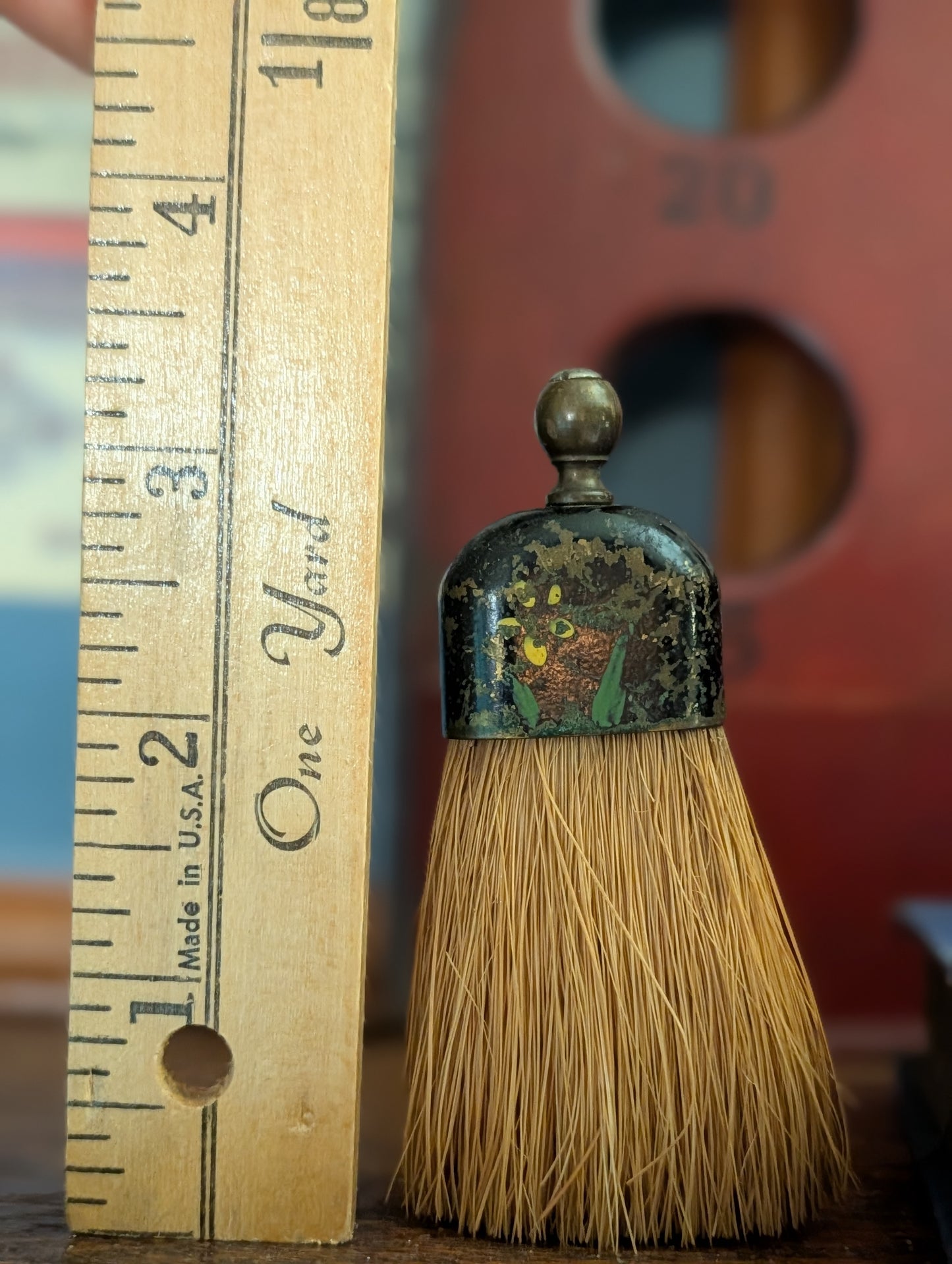 Tiny whisk/textile broom