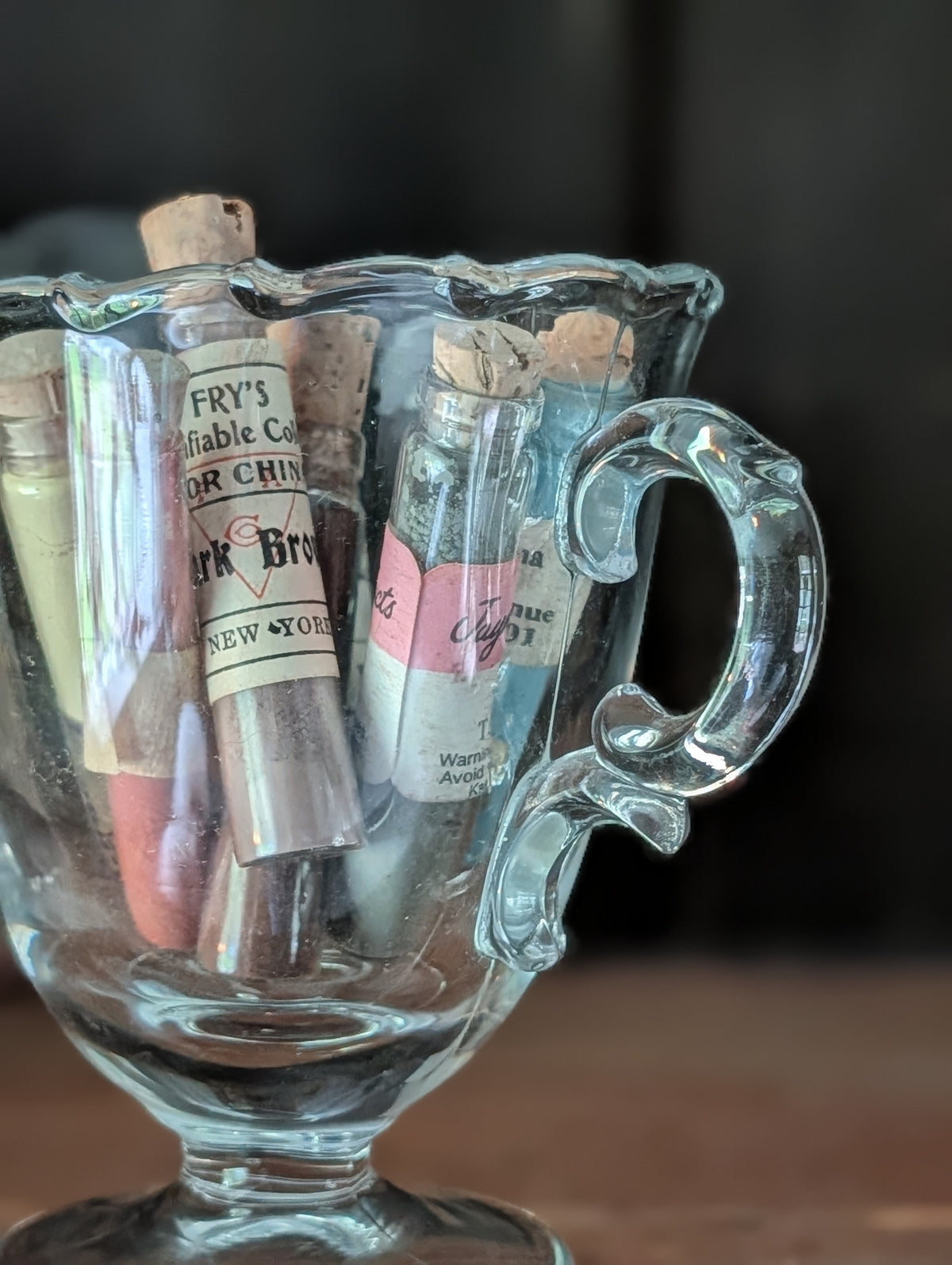 Creamer with pigments