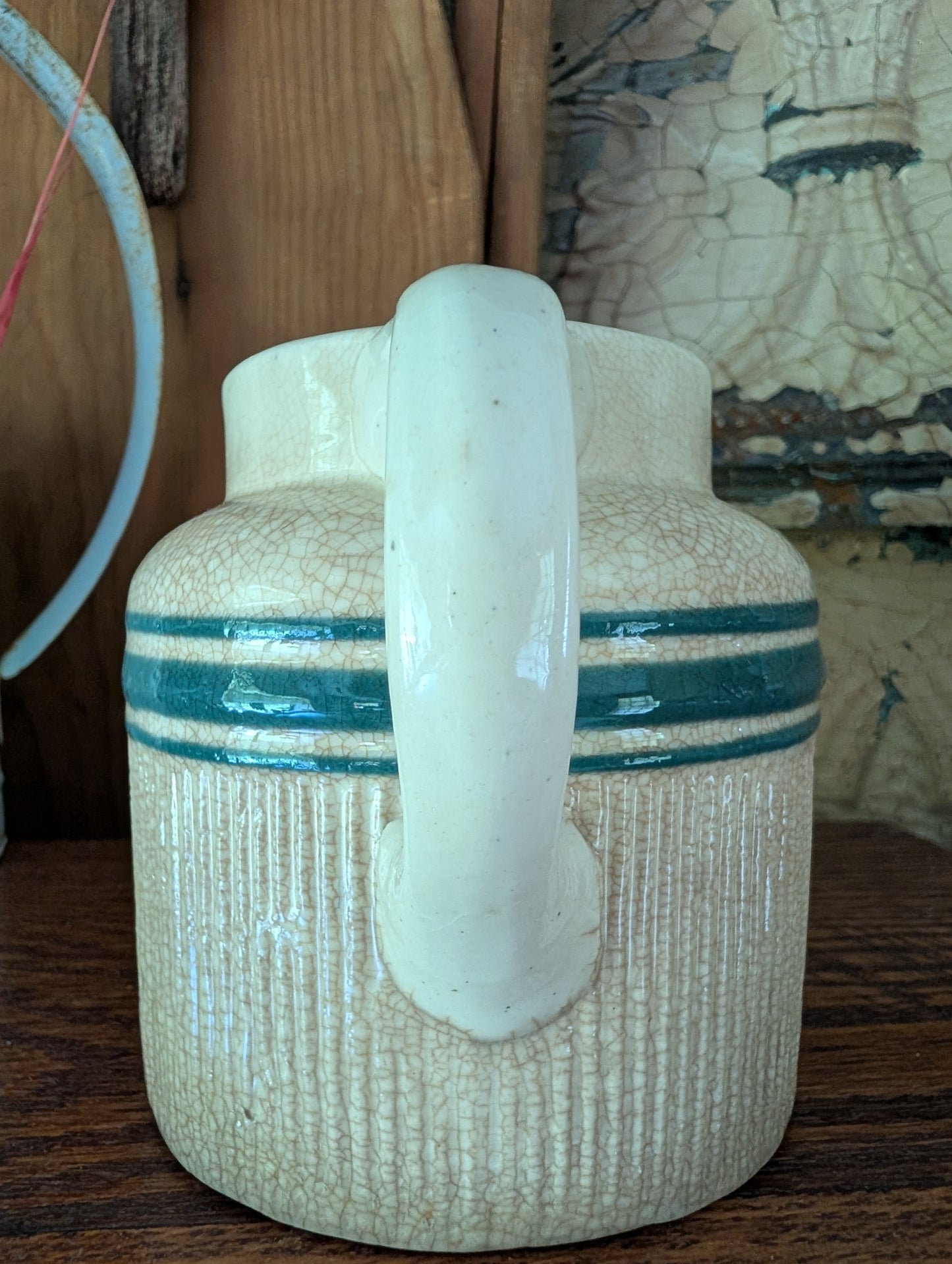 Hull stripe pitcher