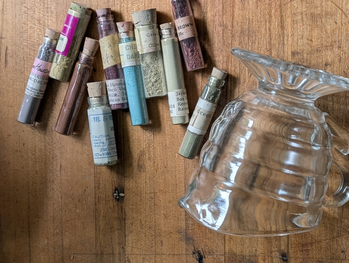 Creamer with pigments