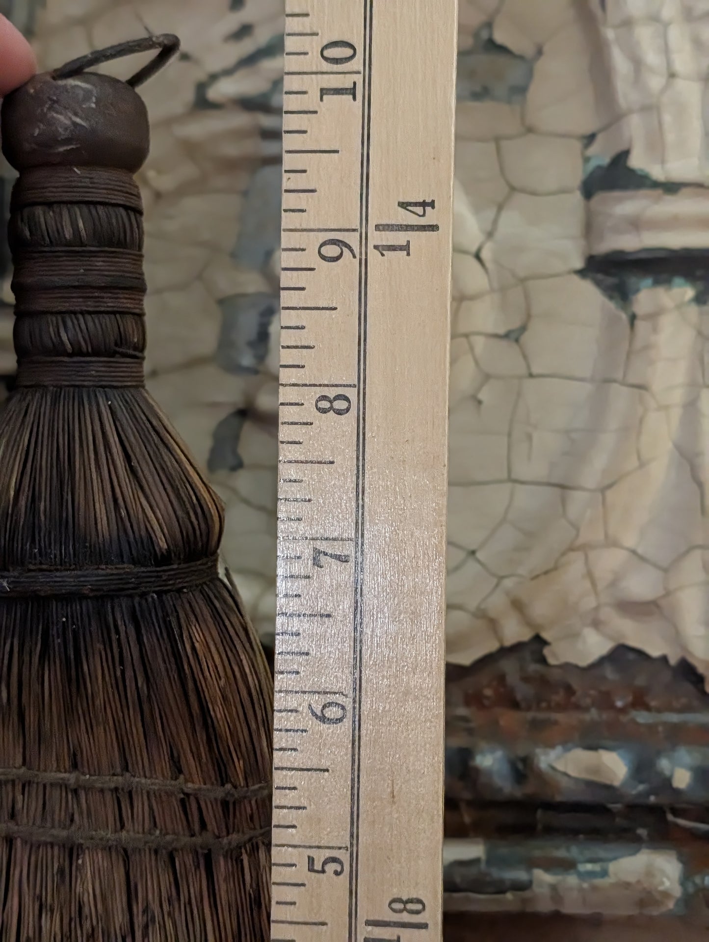 Whisk broom
