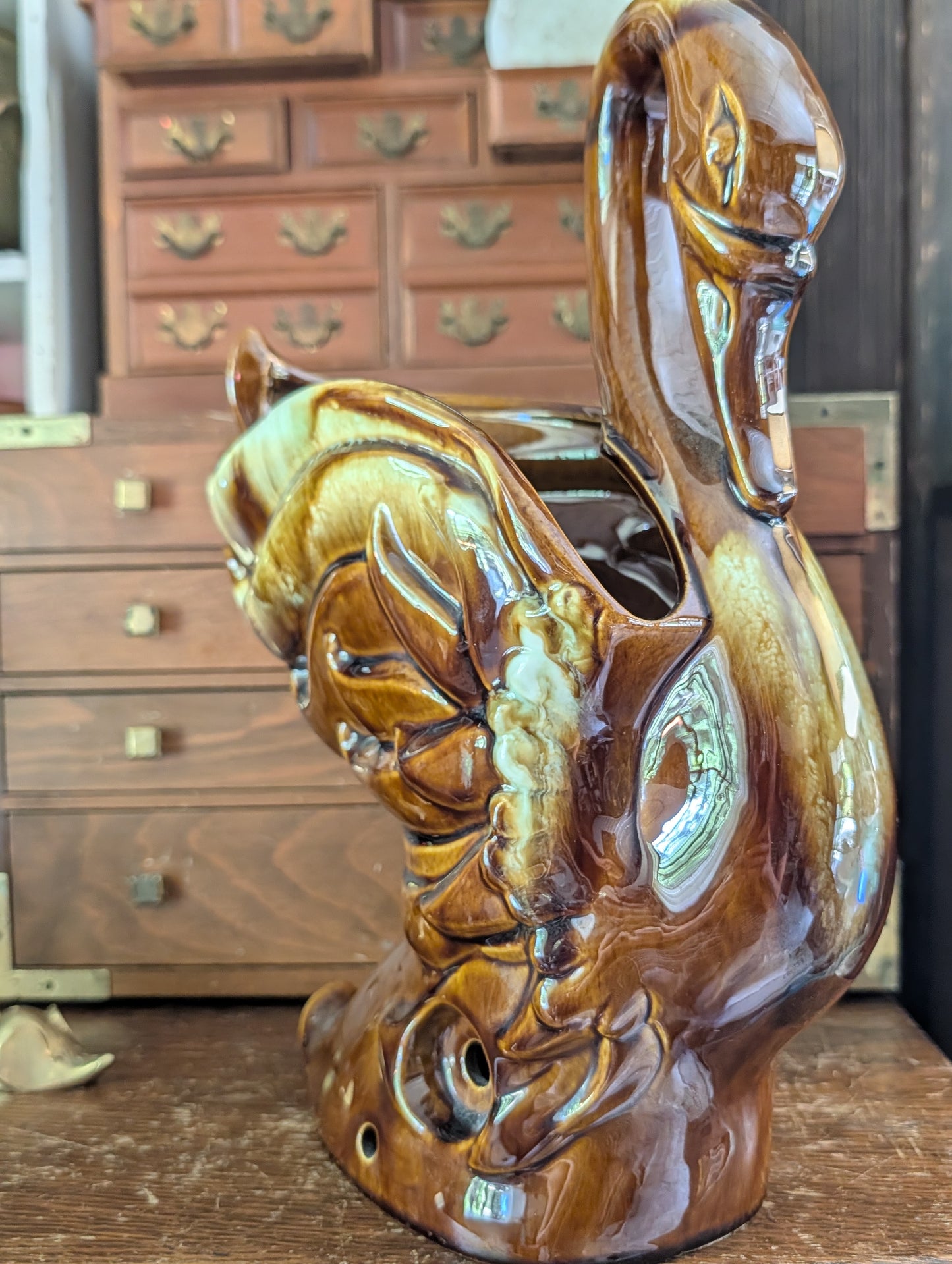 Ceramic swan TV lamp