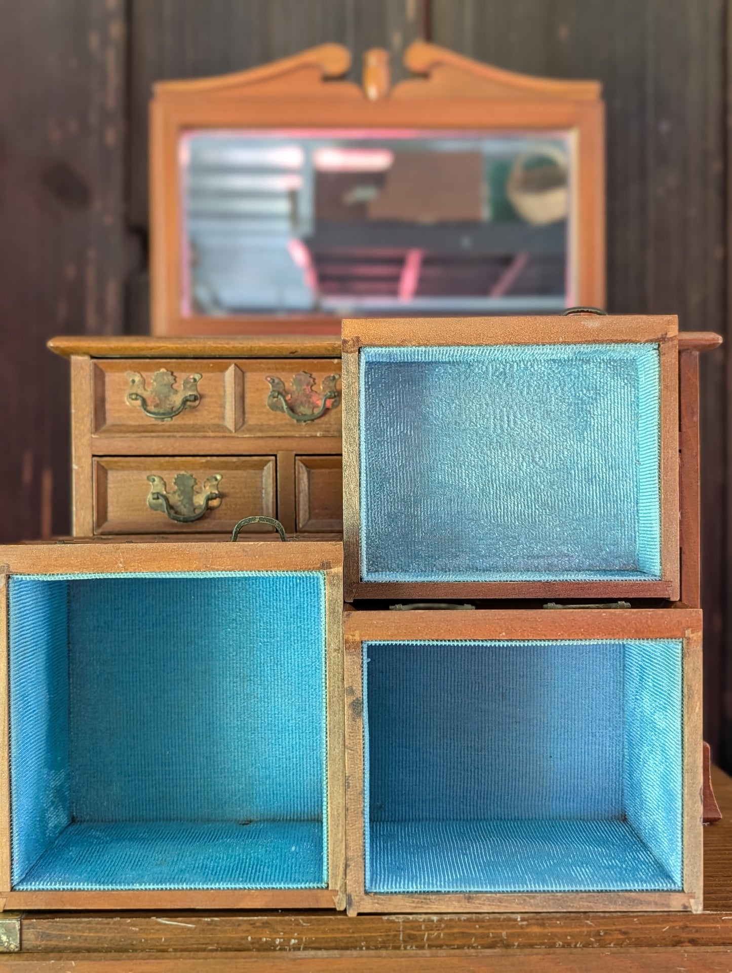 Jewelry chest of drawers